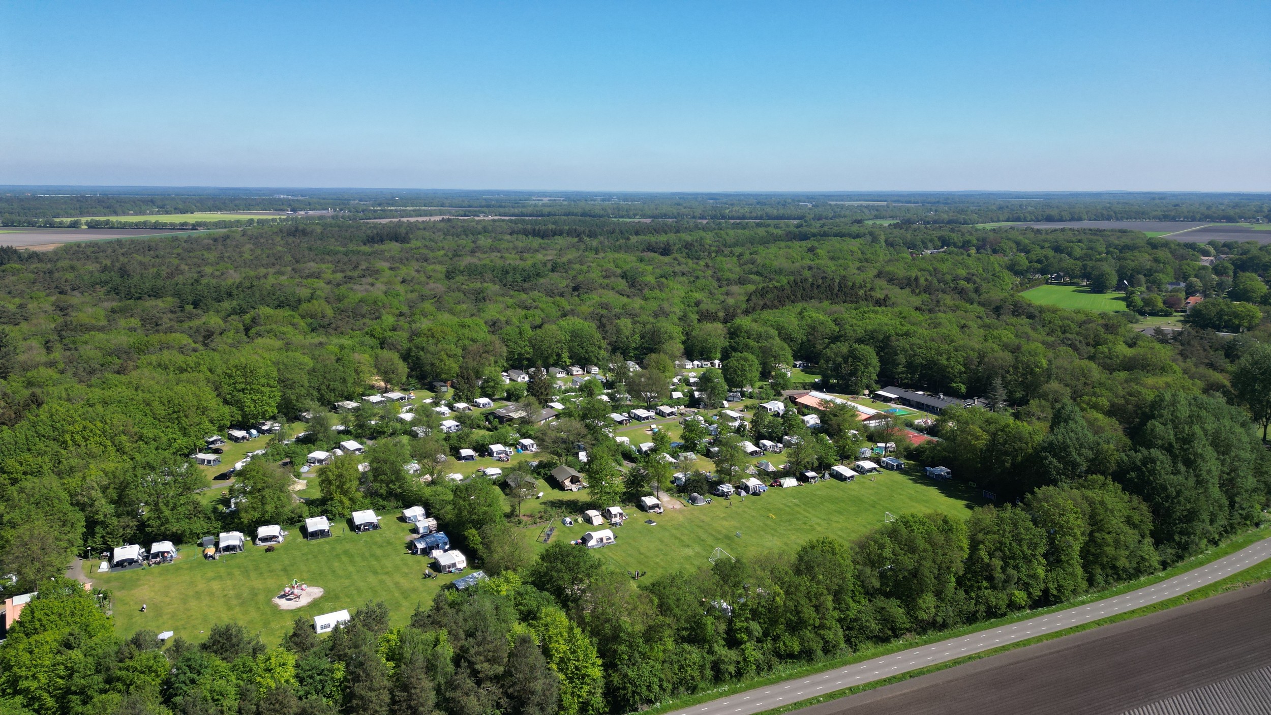 Camping De Bronzen Emmer